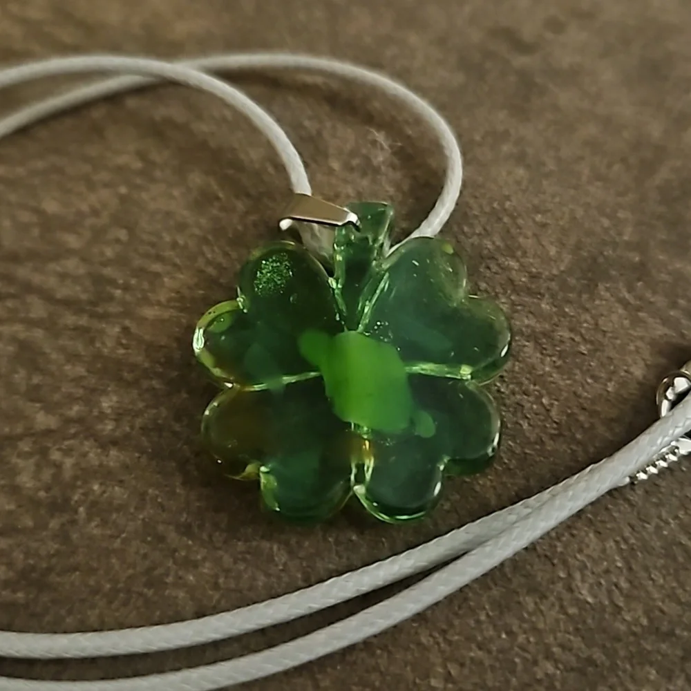 3/$30 VTG Art Glass Shamrock St. Patrick's Day Pendant Rope Necklace